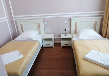 Фото номера Двухместный номер с 2 отдельными кроватями и душем Отель Berezka Health Resort &amp; SPA г. Солигорск 3