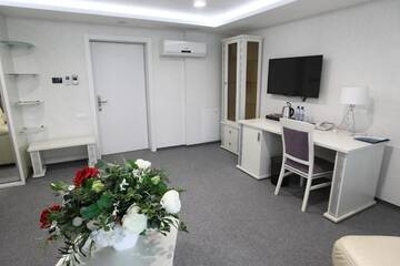 Фото номера Люкс с кроватью размера &quot;king-size&quot; и джакузи Отель Hotel Alesya г. Солигорск 8